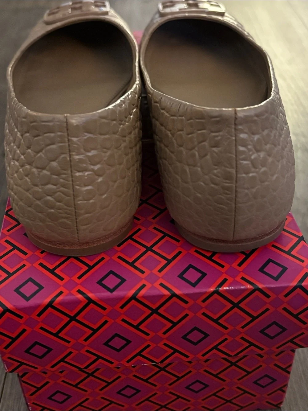 Tory Burch  Croc-Embossed Logo Ballet Flats in Nude